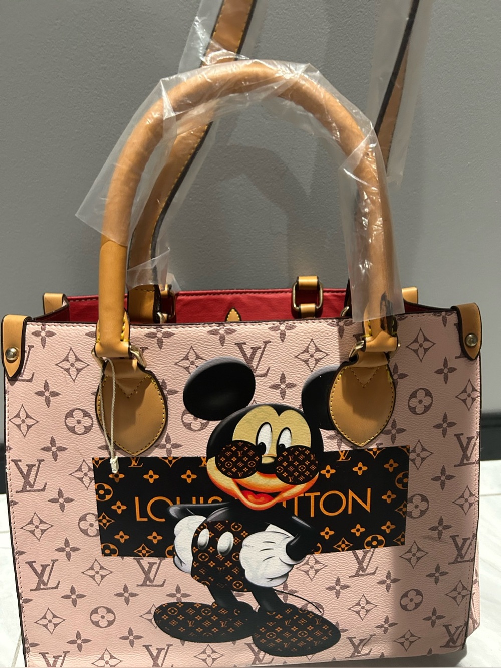 Adorable purse brand new but has a small flaw FINALLY MARKDOWN ❌